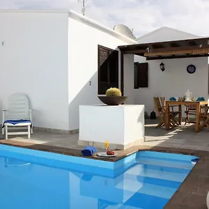 villa-corona-roses.in-canary-islands.com/
